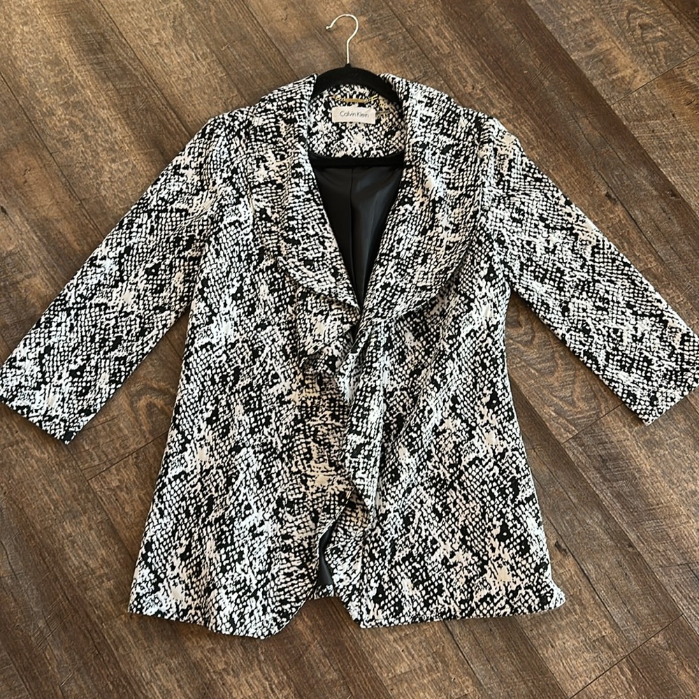 Calvin Klein Black and White Patterned Open-Front Blazer - Picture 13 of 15